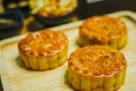 螺蛳粉馅、榨菜馅、辣条馅…月饼对这些食材下手了！