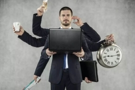 三个人干五个人的活拿四个人的钱，这事儿真魔幻 | 老苗撕营销
