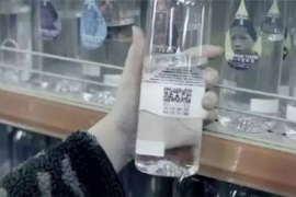 只卖半瓶矿泉水的品牌，其背后的“心机”值得研究！