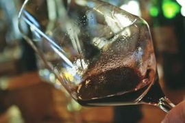 红酒里居然有渣？恭喜你买到的是真酒！