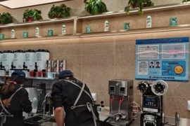 卧底娃哈哈奶茶店：9小时卖出300杯，店长吃不上饭还被外卖小哥骂