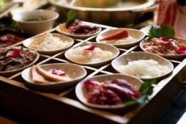 火锅食材超市“内卷”：开始卖生鲜、茶饮、预制菜……