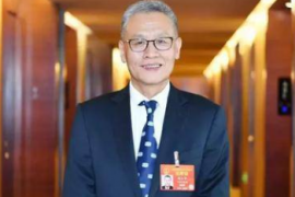 一台酸奶机三间小平房，穷小伙搅出102亿中国奶业奇迹