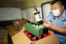 案值约1.35亿元！海关查获“水客”走私品牌酒进境案