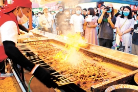 餐饮“烟火气”回归：订单量增长，餐饮区人气渐旺